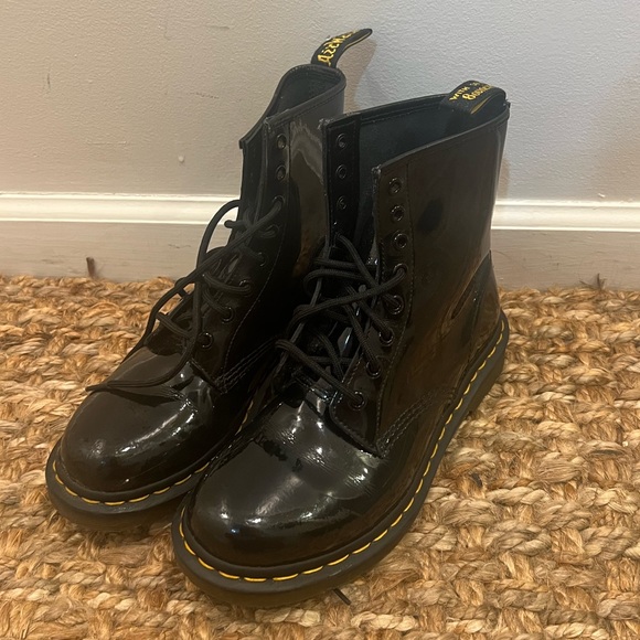 Patent leather docs size 8 - Picture 2 of 4